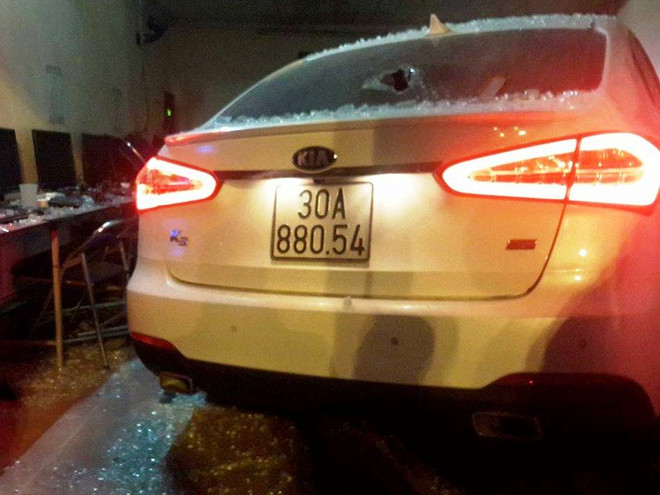 Hà Nội: Ngồi trong quán Internet cũng bị xế hộp đâm trọng thương ảnh 3