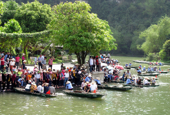 Bắc Bộ hửng nắng, Trung Trung Bộ có nơi mưa to, Hà Nội mây ảnh 1