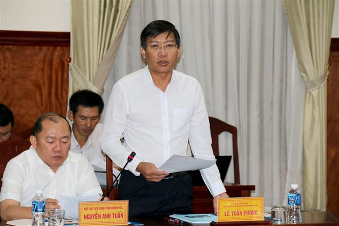 Ông Lê Tuấn Phong, Chủ tịch Ủy ban Nhân dân tỉnh Bình Thuận, phát biểu tại buổi làm việc. (Ảnh: Nguyễn Thanh/TTXVN) Tháo gỡ vướng mắc trong thi công dự án đường bộ cao tốc Bắc-Nam ảnh 2