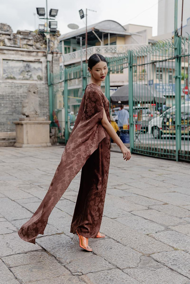 Những thiết kế lụa đậm chất Hà thành cho mùa thu của Hà Linh Thư ảnh 10