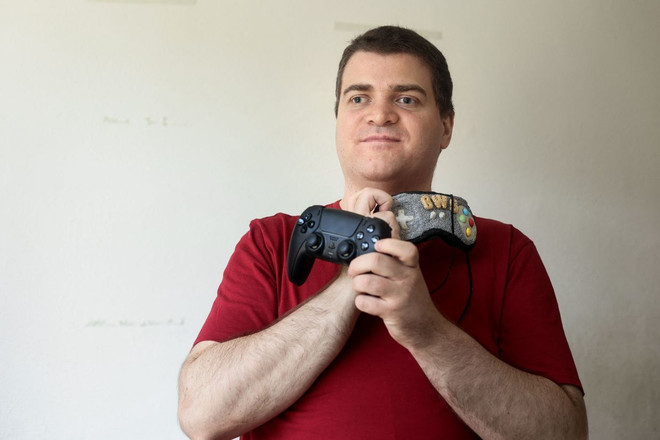 Khiếm khuyết thị giác không thể cản bước đam mê của "game thủ" Hà Lan ảnh 2