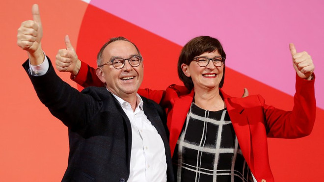 Đức: Đối thủ của Thủ tướng Merkel chiến thắng trong bầu lãnh đạo SPD ảnh 1