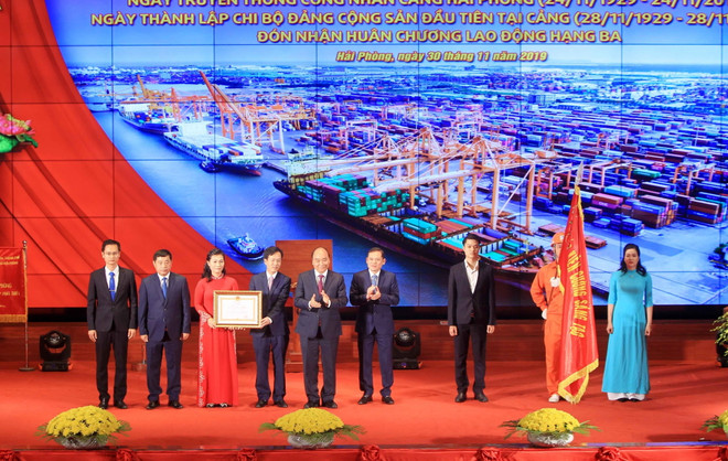 Thủ tướng dự kỷ niệm 90 năm Ngày truyền thống công nhân Cảng Hải Phòng ảnh 1
