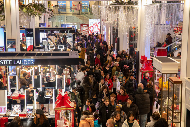 Người dân Mỹ chi 7,4 tỷ USD mua sắm trong ngày Black Friday ảnh 1