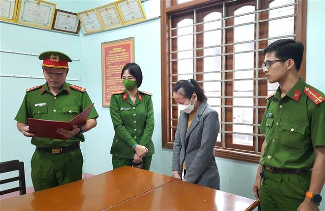 Bắt tạm giam nguyên Phó Giám đốc phòng giao dịch NH lừa đảo tài sản ảnh 1