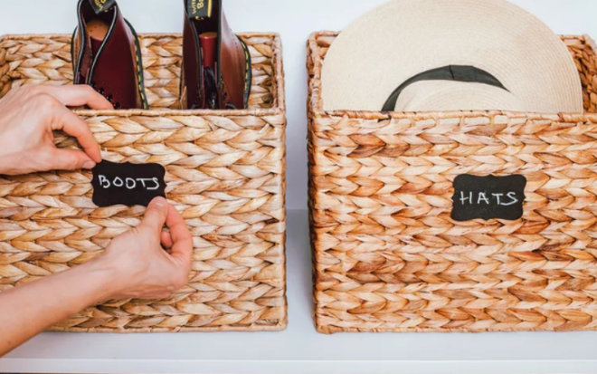 6 cách dọn dẹp và làm mới tủ đồ để chuẩn bị giai đoạn chuyển mùa ảnh 6