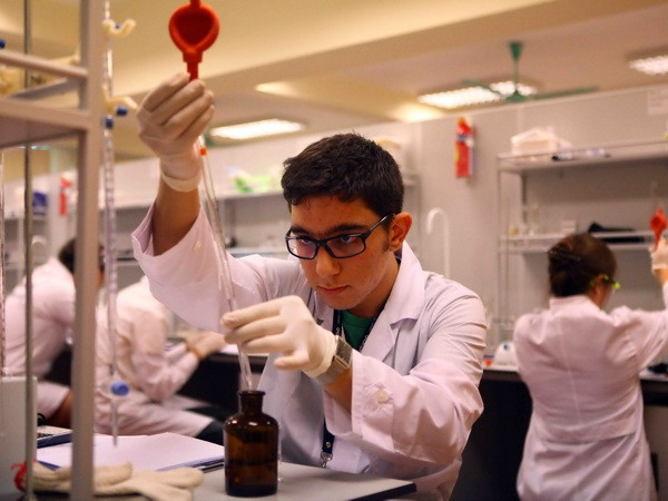 Môn thi thực hành Olympic hóa học quốc tế diễn ra suôn sẻ ảnh 1