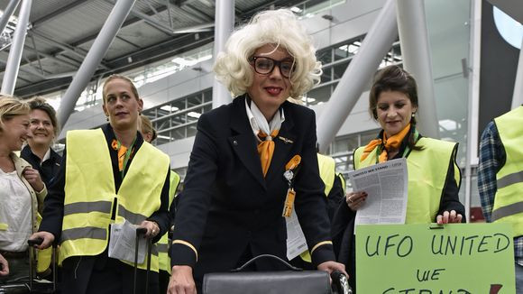 Lufthansa hủy trên 500 chuyến bay do tiếp viên đình công ảnh 1