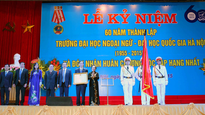 Trường Đại học Ngoại ngữ nhận Huân chương Độc lập hạng Nhất ảnh 1