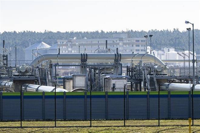 Trạm tiếp nhận khí đốt của Hệ thống đường ống dẫn khí Nord Stream 2 của Nga ở Lubmin, Đức. (Ảnh: AFP/TTXVN) Đức tìm kiếm nguồn năng lượng thay thế khí đốt của Nga ảnh 1