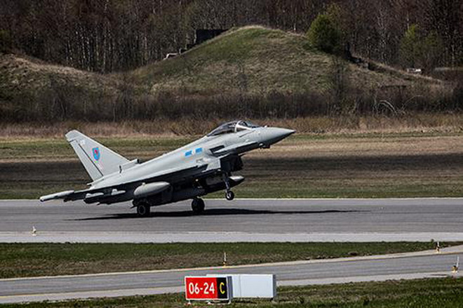 Anh điều 4 máy bay chiến đấu Typhoon tới Estonia tuần tra chung ảnh 1