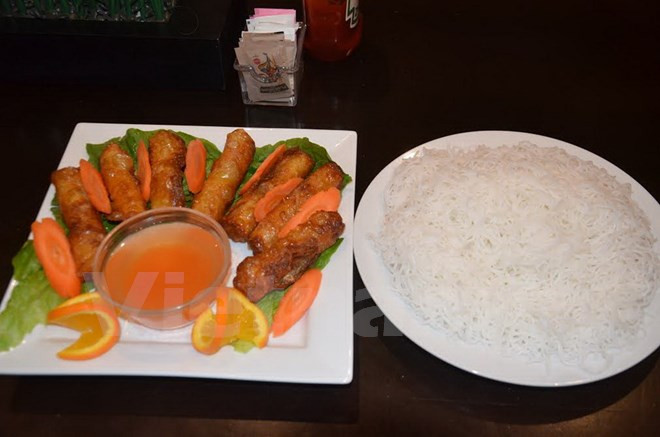 Du khách dự "Người châu Âu mới" thích thú khám phá ẩm thực Việt ảnh 1