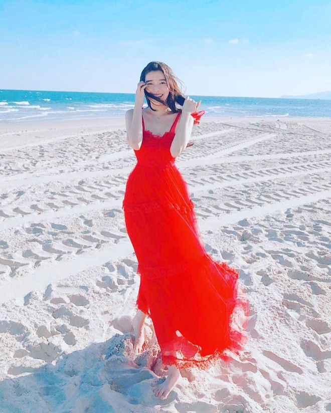 Hết giãn cách xã hội, dàn mỹ nhân Việt xúng xính váy áo đi du lịch ảnh 7