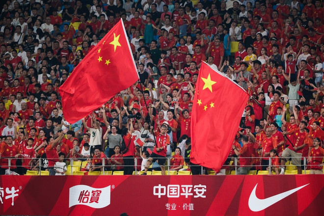 Cổ động viên Trung Quốc. (Nguồn: Getty Images) Thể thao Trung Quốc thống trị ASIAD nhưng vẫn mơ HCV Bóng đá ảnh 2