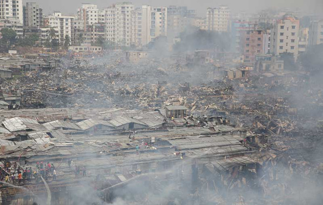Cháy khu ổ chuột ở thủ đô Bangladesh, hàng nghìn người mất chỗ ở ảnh 1