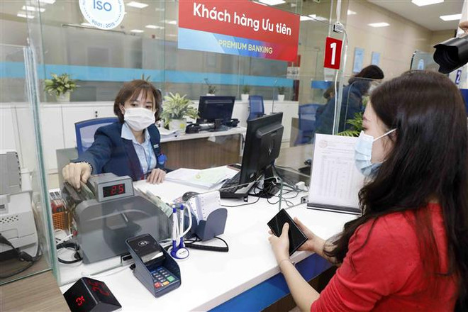 Siết trái phiếu doanh nghiệp khiến áp lực vay vốn dồn sang ngân hàng ảnh 1