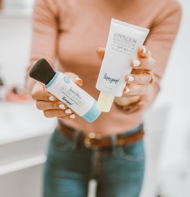 Nên thoa kem chống nắng trước hay sau kem dưỡng ẩm? ảnh 1