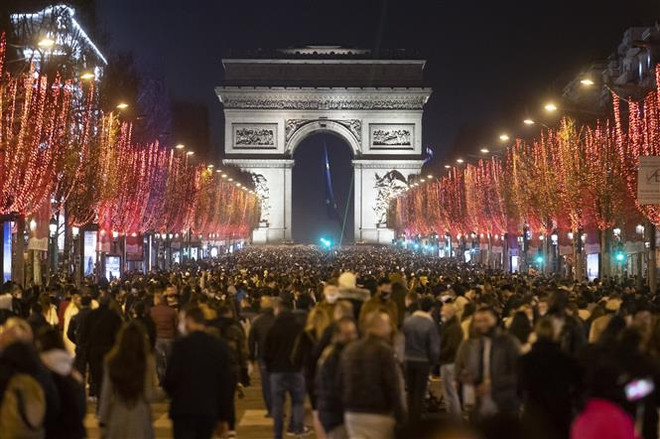 Thắp sáng hy vọng mới đối phó với đại dịch COVID-19 ảnh 1