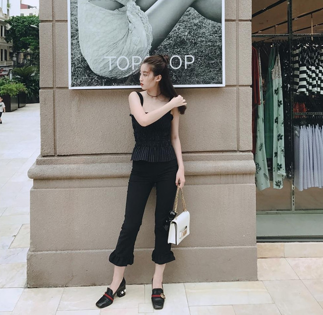 Mỹ nhân Việt diện đồ gợi cảm, khoe vòng eo “thắt đáy lưng ong" ảnh 11