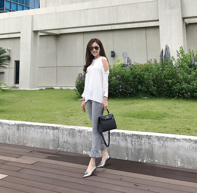 Mỹ nhân Việt diện đồ gợi cảm, khoe vòng eo “thắt đáy lưng ong" ảnh 10