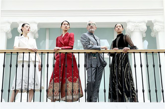 COVID-19 khiến nhiều người “quên lãng” những bộ đồ trang trọng ảnh 1