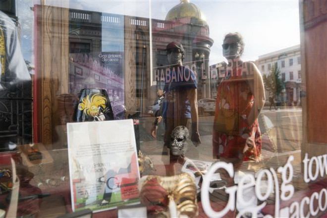 COVID-19 khiến nhiều người “quên lãng” những bộ đồ trang trọng ảnh 2