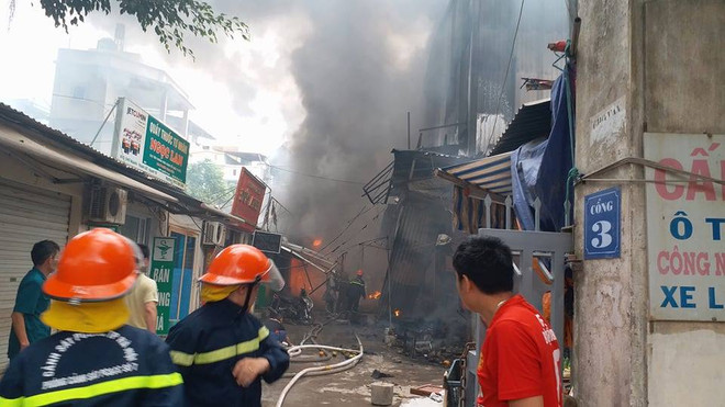[Photo] Cháy cực lớn tại chợ Quang, Thanh Liệt, Hà Nội ảnh 8