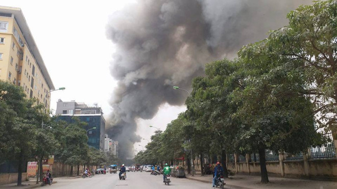 [Photo] Cháy cực lớn tại chợ Quang, Thanh Liệt, Hà Nội ảnh 1