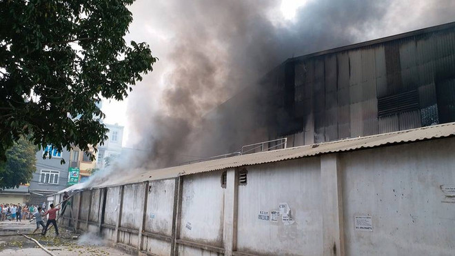[Photo] Cháy cực lớn tại chợ Quang, Thanh Liệt, Hà Nội ảnh 5