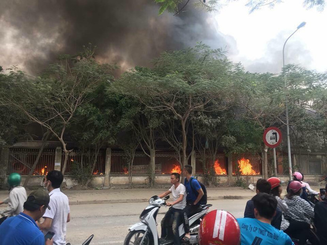 [Photo] Cháy cực lớn tại chợ Quang, Thanh Liệt, Hà Nội ảnh 10