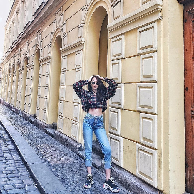 Hà Hồ, Hà Tăng “đọ sắc” cùng Thanh Hằng với street style đẹp ngất ngây ảnh 15