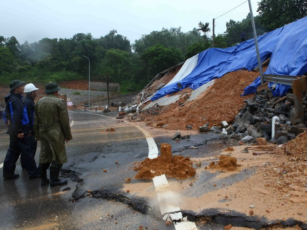 Bão số 2 đi sâu vào đất liền và suy yếu thành áp thấp nhiệt đới ảnh 1
