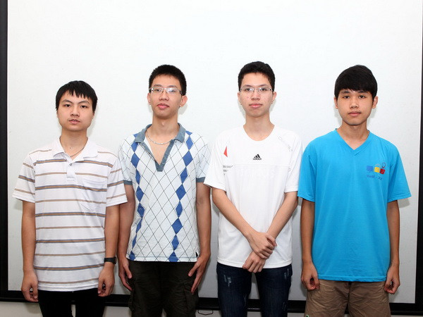 Bốn học sinh Việt Nam đều giành huy chương Olympic tin học ảnh 1