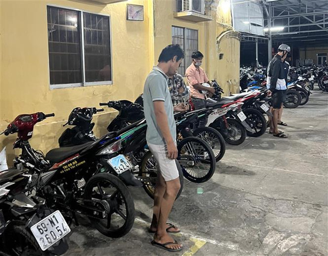 Bắt nhóm thanh thiếu niên điều khiển 50 xe môtô lạng lách tốc độ cao ảnh 1