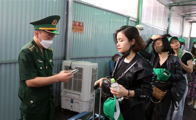 Lạng Sơn: Hoạt động biên mậu vẫn diễn ra sôi động dịp nghỉ lễ 30/4 ảnh 1