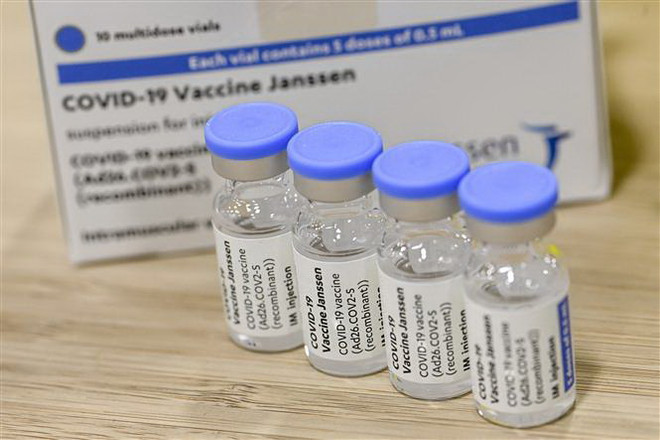 Vaccine ngừa COVID-19 của Johnson & Johnson. (Ảnh: AFP/TTXVN) Johnson & Johnson đệ đơn lên Chính phủ Nhật Bản xin cấp phép vaccine ảnh 1