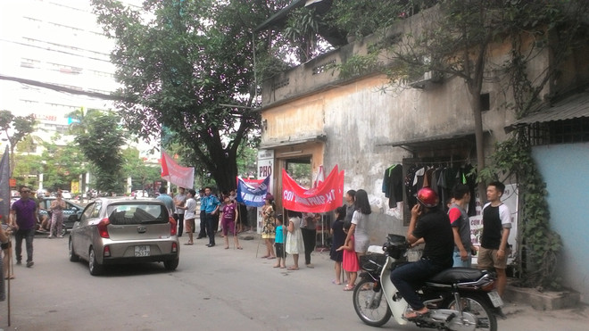 Bức xúc vì chủ đầu tư, cư dân Helios Tam Trinh “xuống đường” ảnh 3
