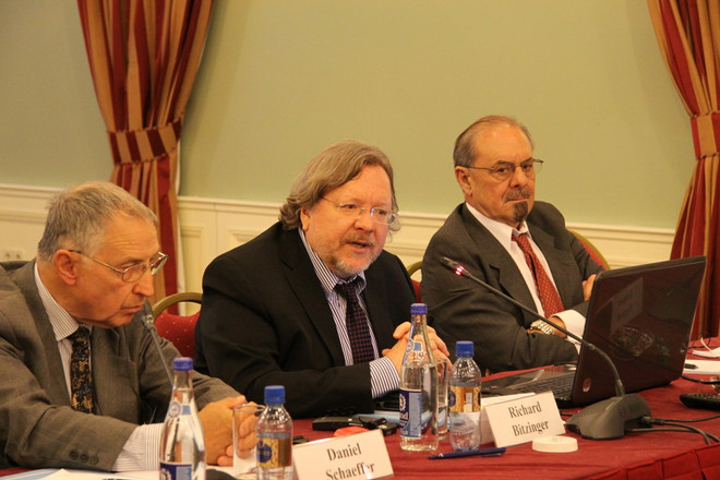 Thảo luận về các vấn đề thời sự và giải quyết xung đột ở Biển Đông ảnh 2