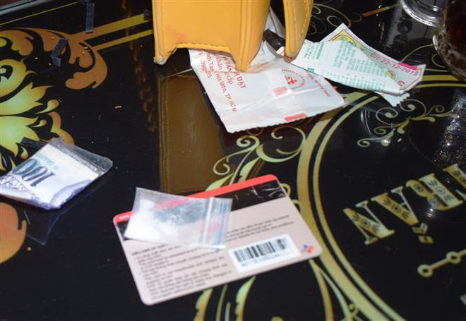 Xét nghiệm nhanh tại quán karaoke, 17 người dương tính với ma túy ảnh 2