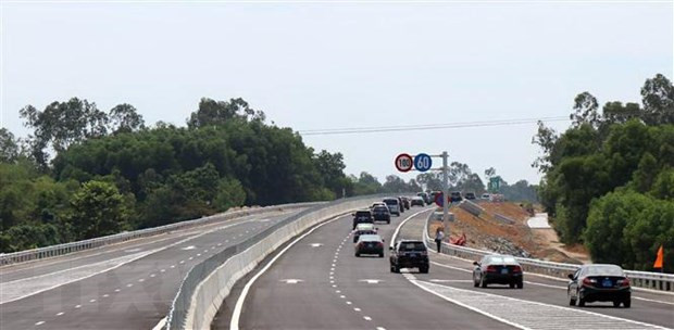 Thu phí toàn tuyến cao tốc Đà Nẵng-Quảng Ngãi từ ngày đầu năm 2020 ảnh 1