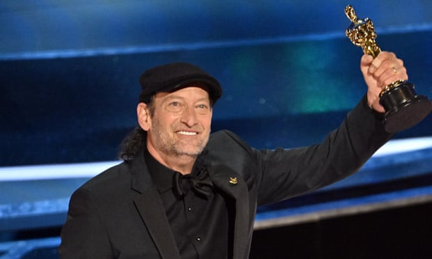 Nam diễn viên khiếm thính đầu tiên nhận được tượng vàng Oscar ảnh 1
