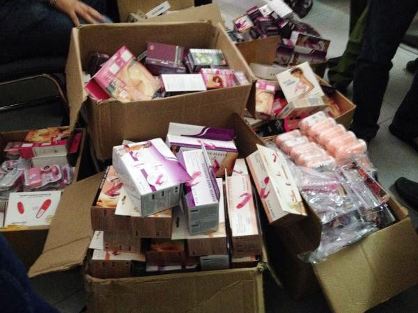 Hà Nội: Phát hiện cơ sở kinh doanh đồ chơi tình dục số lượng lớn ảnh 2