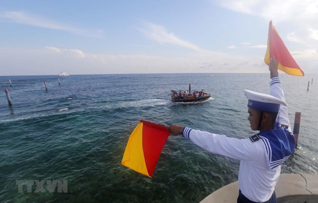 Chiến sỹ hải quân Việt Nam trên đảo Đá Lát thuộc quần đảo Trường Sa. (Ảnh: Trần Việt/TTXVN) Hợp tác biển là yếu tố quan trọng giúp thúc đẩy phục hồi hậu COVID-19 ảnh 2
