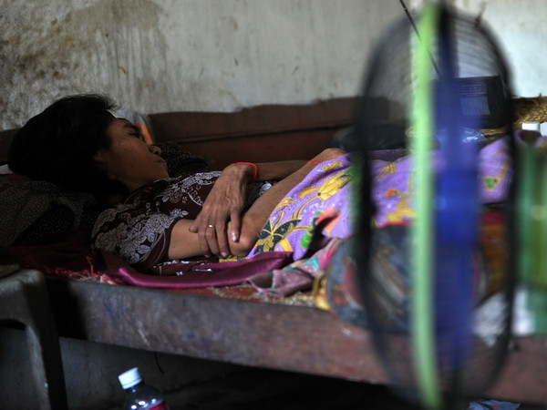 Số ca tử vong vì AIDS giảm hơn 1/3 trong thập kỷ qua ảnh 1