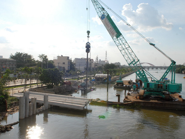 TP. HCM đưa vào sử dụng 11 dự án chống sạt lở bờ sông ảnh 1