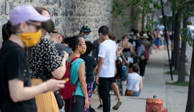 Canada cảnh báo nguy cơ lây nhiễm COVID-19 từ các quán bar, nông trang ảnh 1