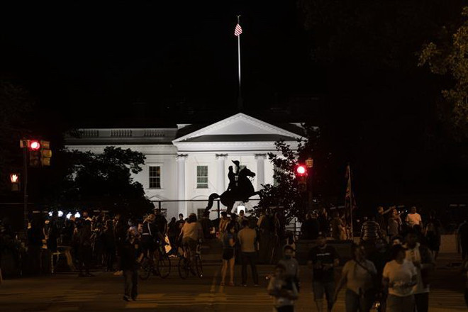 Bầu cử Mỹ: Tổng thống Trump đặt cược vào "tượng đài lịch sử" ảnh 2