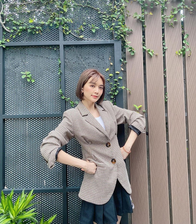 Thanh Hằng, Hà Hồ đọ street style nữ tính cùng dàn mỹ nhân Việt ảnh 23