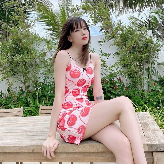 Thanh Hằng, Hà Hồ đọ street style nữ tính cùng dàn mỹ nhân Việt ảnh 6