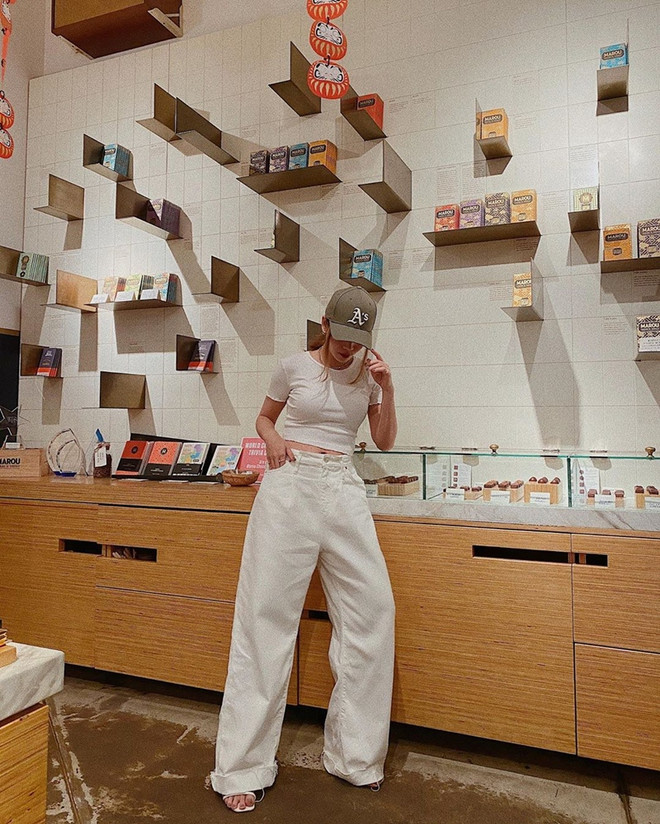 Thanh Hằng, Hà Hồ đọ street style nữ tính cùng dàn mỹ nhân Việt ảnh 25